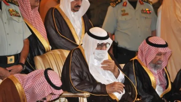العاهل السعودي الملك عبد الله بن عبد العزيز اثناء جنازة ولي العهد الامير سلطان في الرياض

