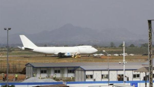 الطائرة السعودية في مطار ابوجا
