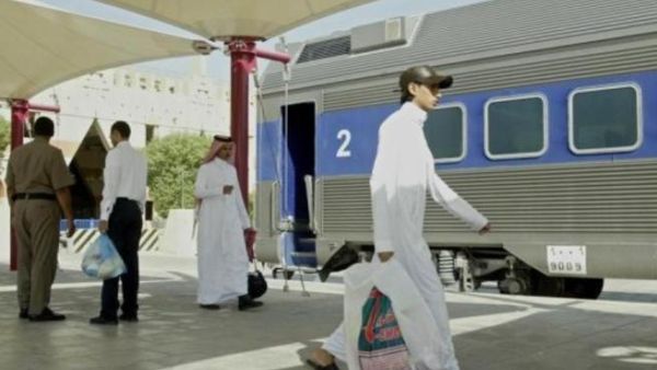 The tramway links up with the Dubai Marina and Jumeirah Lakes Towers metro stations, as well as the Palm Jumeirah monorail.