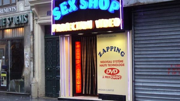 A Moroccan tries to sell some sex toys but does not make it far