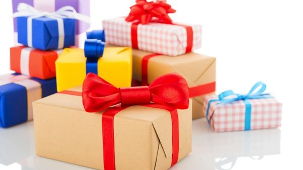 Muslim prisoners in Muslim will be receiving goody bags to mark Eid Al Fitr. (Gift box/Chukcha/Shutterstock)