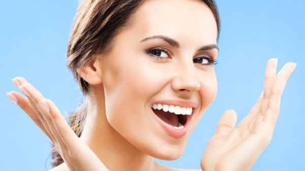 لإضفاء الحيوية والبريق على بشرتك إليكِ 3 خطوات