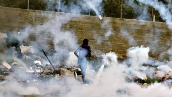 اصابة 100 فلسطيني في مواجهات مع القوات الاسرائيلية بالضفة 