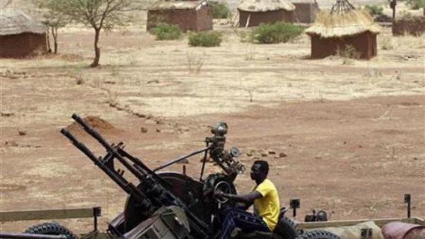 مقاتل من الجيش الشعبي لتحرير السودان على سلاح مضاد للطائرات في جنوب كردفان 
