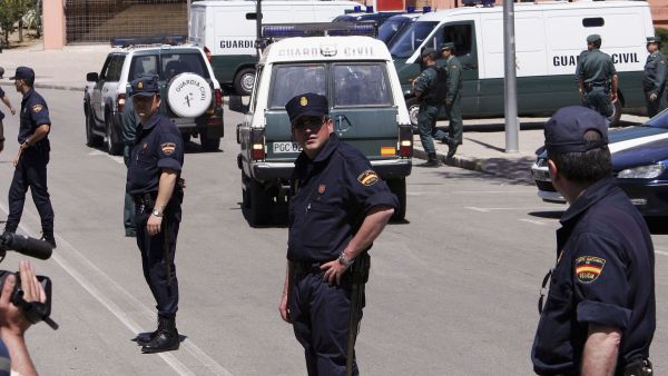 Spanish police outside the courthouse during the trial of the Madrid bombing suspects in 2005 (Getty)