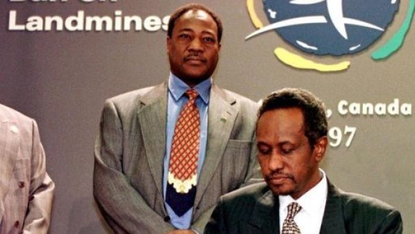 علي عثمان محمد طه
