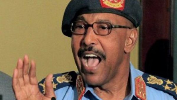 وزير الدفاع السوداني عبد الرحيم محمد حسين