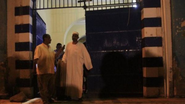 اطلاق سراح اول المعتقلين السياسيين بموجب العفو في السودان