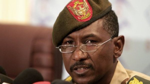 الناطق باسم الجيش السوداني العقيد الصوارمي خالد سعد في الخرطوم
