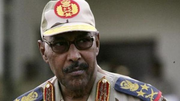 وزير الدفاع السوداني عبد الرحيم محمد حسين
