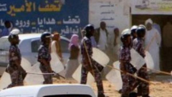 افراد من الشرطة السودانية في الخرطوم 