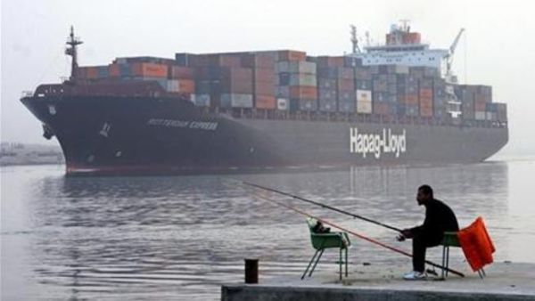 Israel is considering a railway to offer an alternative to Egypt's Suez canal, according to report in the UK media 