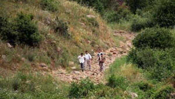 سوريان يعبرون الى لبنان فرارا من جحيم القمع في بلادهم