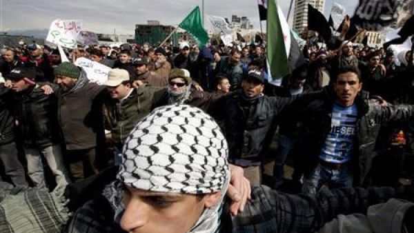 مظاهرة في بيروت تضامنا مع الشعب السوري 
