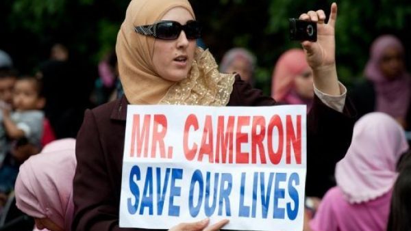 متظاهرة سورية في لندن