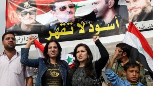 متظاهرون مؤيديون للنظام السوري في دمشق 
