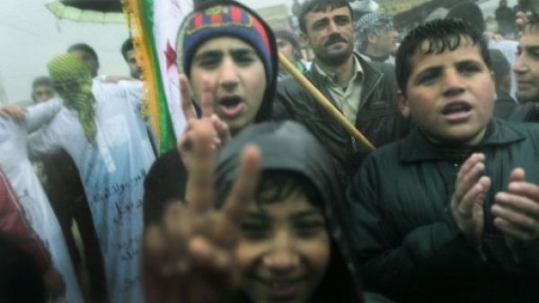 صورة من شريط على يوتيوب لمظاهرة ضد النظام السوري في كفرنصرة في جبل الزاوية بمحافظة ادلب
