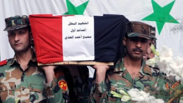 جنازة جندي سوري امام مستشفى تشرين العسكري في دمشق
