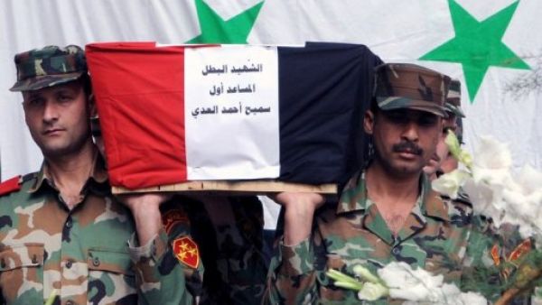 جنازة جندي سوري امام مستشفى تشرين العسكري في دمشق
