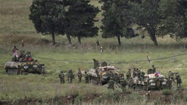 جنود سوريون ينتشرون بقرية قرب الحدود مع لبنان 