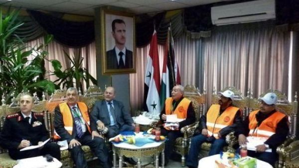 صورة بثها وكالة سانا تظهر المراقبين العرب خلال لقائهم مسؤولين سوريين في طرطوس 
