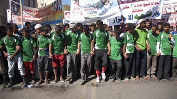 محتجون يطالبون بمحاكمة صالح خلال احتجاج في صنعاء
