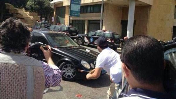 Disgruntled Lebanese chucked tomatoes at their MPs to stop them from voting but to no avail. (pic courtesy of LBCi News)