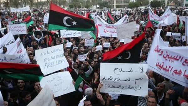 مقيمون يحتجون على وجود اسلحة داخل مدينة طرابلس