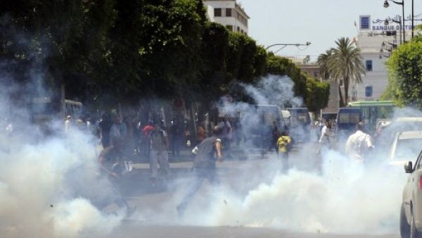 مواجهات بين متظاهرين والشرطة في العاصمة التونسية