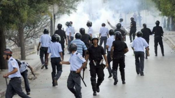 الشرطة التونسية تفرق متظاهرين امام قناة نسمة