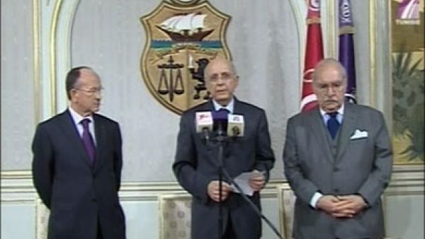 الوزير الاول الغنوشي يعلن توليه السلطة مؤقتا