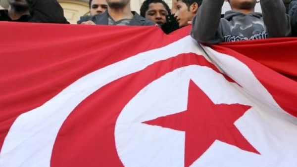 تونسيون يحتفلون بذكرى الشهر الاول على الثورة التونسية
