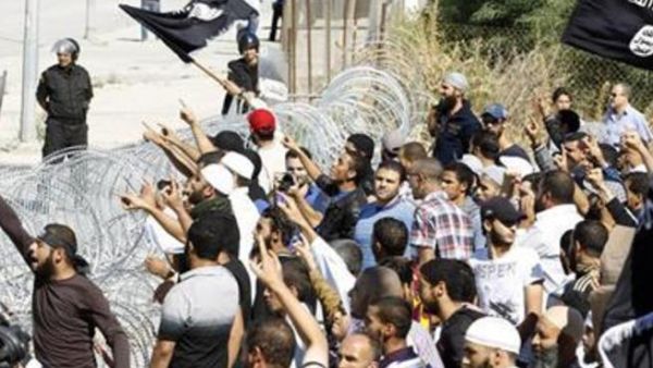 محتجون أمام السفارة الامريكية في تونس
