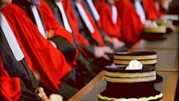 قضاة تونس يضربون رفضا لـ"اعتداء" الحكومة
