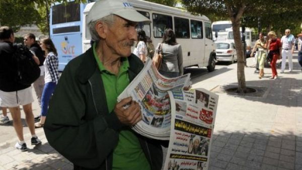 بائع صحف في تونس