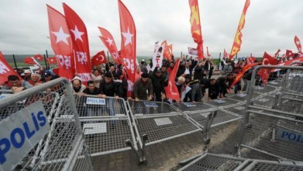 صدامات وجرحى تعرقل محاكمة بتهمة التآمر على الحكومة التركية