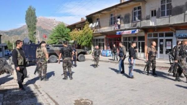 جنود اتراك في بلدة بيتوسباب في جنوب شرق تركيا
