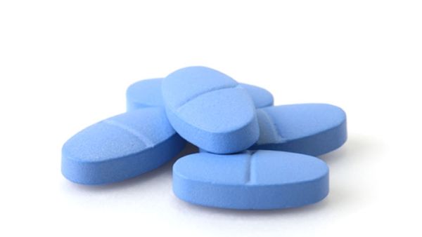 The Israeli Army has ordered 1,200 of the blue pills. But what for? (Image: Shutterstock/CreaPicTures)