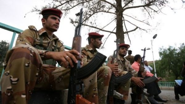 جنود موالون للواء محسن الاحمر في صنعاء 