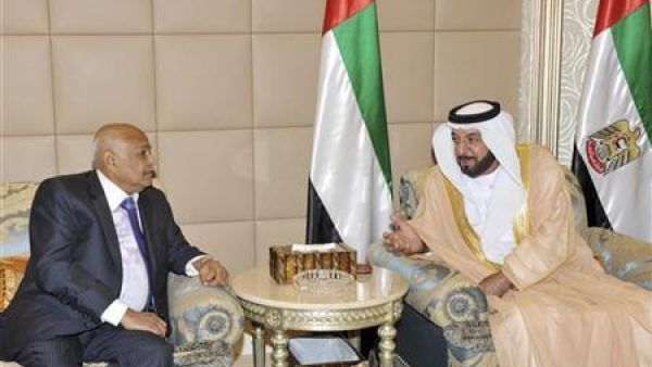 رئيس الوزراء اليمني محمود باسندوة (الى اليسار) والرئيس الاماراتي الشيخ خليفة بن زايد بن سلطان آل نهيان الذي استقبله في أبوظبي
