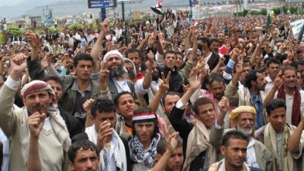 متظاهرون في اليمن