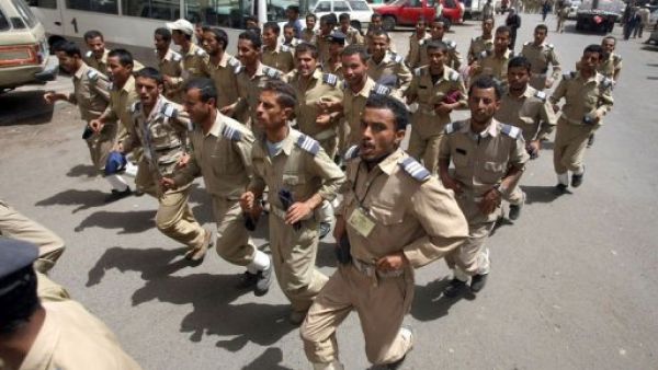 افراد من الجيش اليمني