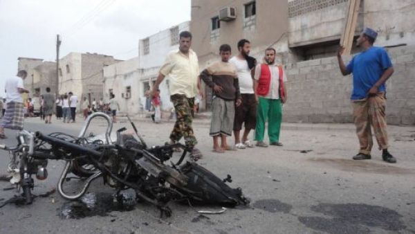 عملية انتحارية تستهدف مركزا للمخابرات اليمنية في عدن 
