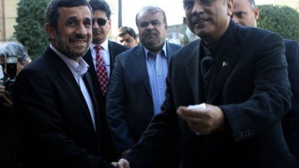 زرداري في طهران لبحث انبوب الغاز الباكستاني الايراني