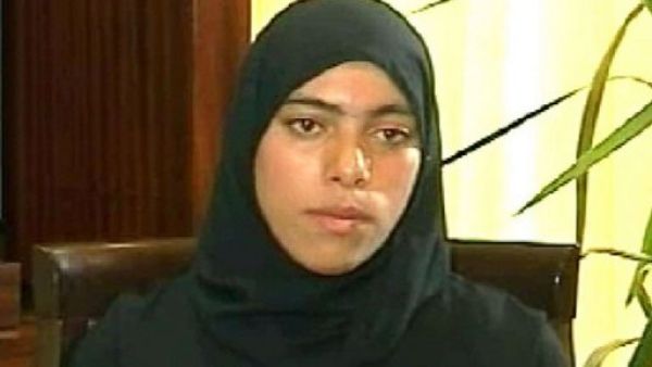 صورة وزعتها سانا لسيدة قالت انها زينب الحصني خلال مقابلة مع التلفزيون الرسمي