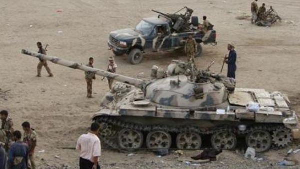 جنود بالجيش اليمني يتأهبون للاشتباك مع مقاتلين مرتبطين بالقاعدة قرب زنجبار 
