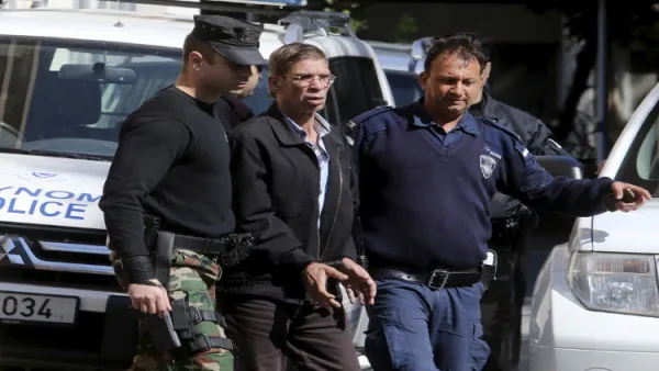 خاطف الطائرة المصرية سيف الدين مصطفى (59 عاما) بعد القبض عليه في قبرص
