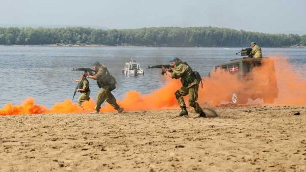 تدريبات مشتركة بين وحدة من المظليين الروس وقوات مصرية