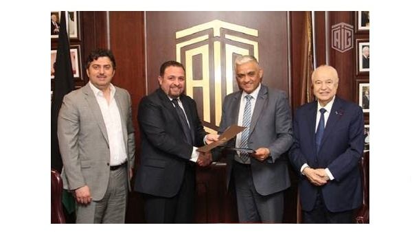 خلال حفل التوقيع.