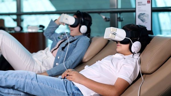 توفر طيران الإمارات هذه السماعات الجديدة في إطار التزامها بمواصلة تحسين تجربة العملاء على الأرض وفي الأجواء.